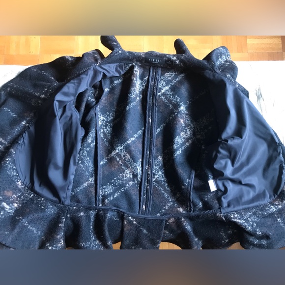 Iris Setlawke short blazer - Picture 10 of 12